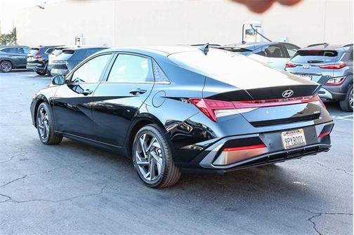 2024 Hyundai ELANTRA Limited
