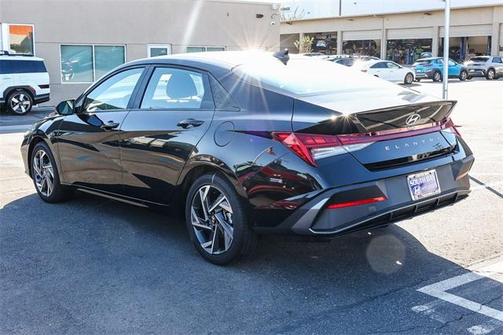 2025 Hyundai ELANTRA HEV SEL