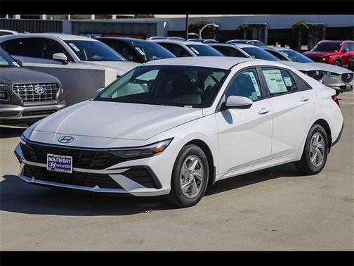 2025 Hyundai ELANTRA SE