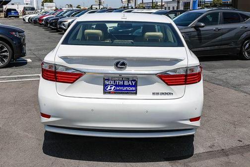 Starfire Pearl 2013 Lexus ES 300h Base