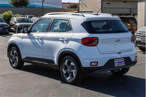 2023 Hyundai VENUE SEL