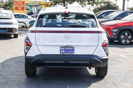 2026 Hyundai KONA SE