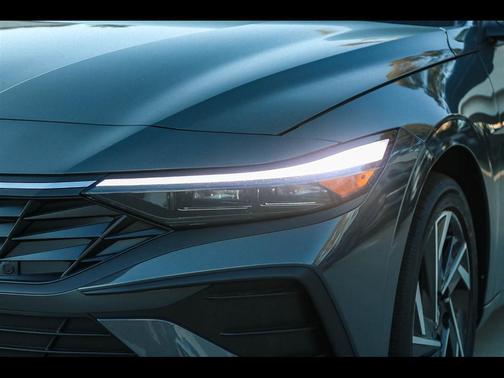 2025 Hyundai ELANTRA HEV SEL Sport