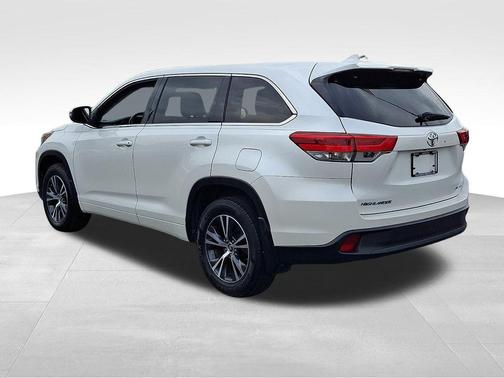 Blizzard Pearl 2017 Toyota Highlander LE Plus