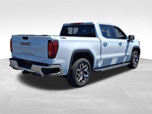 Glacier White Tricoat 2026 GMC Sierra 1500 SLT
