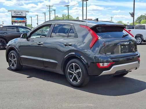 2023 Kia Niro SX