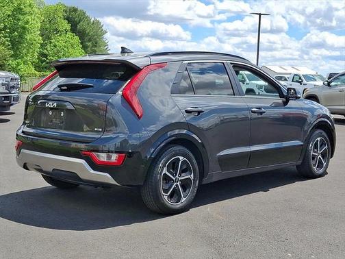 2023 Kia Niro SX