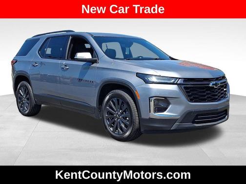 Sterling Gray Metallic 2023 Chevrolet Traverse RS