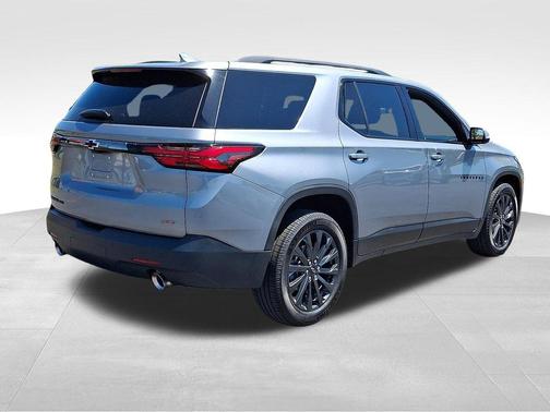 Sterling Gray Metallic 2023 Chevrolet Traverse RS
