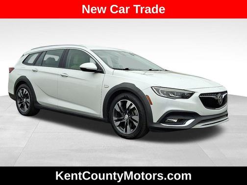 2019 Buick Regal TourX AWD Essence