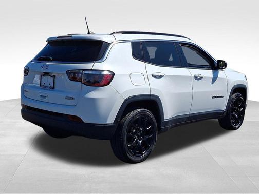 Bright White Clearcoat 2022 Jeep Compass Latitude Lux