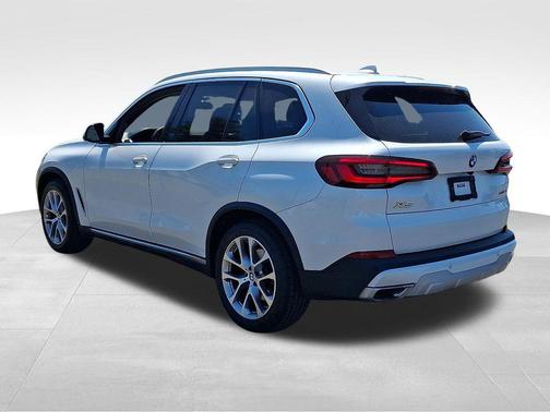 Mineral White Metallic 2022 BMW X5 xDrive40i