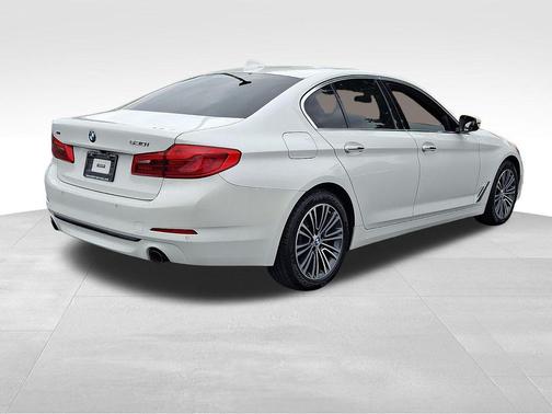 Alpine White 2018 BMW 530 xDrive
