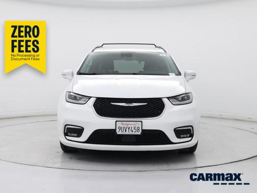 White 2022 Chrysler Pacifica Touring L