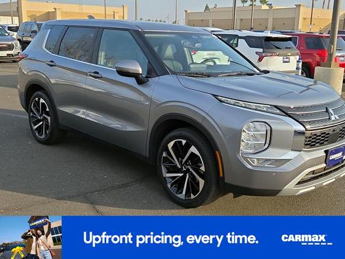 Black 2024 Mitsubishi Outlander SE