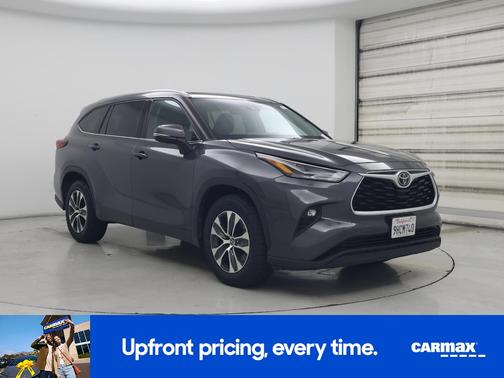 Gray 2022 Toyota Highlander XLE