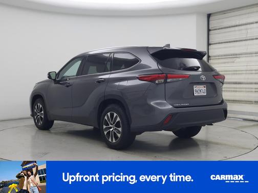 Gray 2022 Toyota Highlander XLE