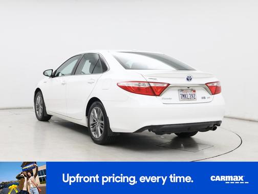 White 2015 Toyota Camry Hybrid SE