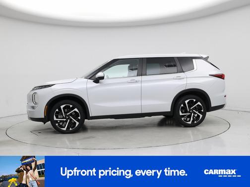 Black 2023 Mitsubishi Outlander SE
