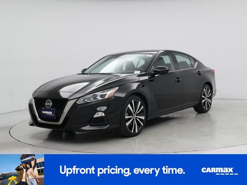 Black 2022 Nissan Altima SR