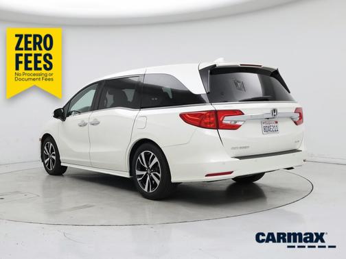 White 2018 Honda Odyssey Elite