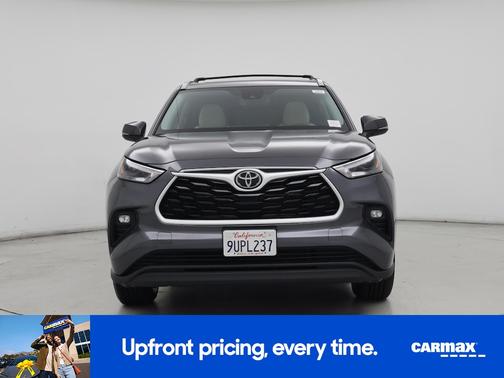 Gray 2025 Toyota Highlander Hybrid XLE