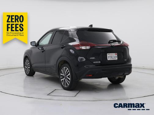 Black 2024 Nissan Kicks SV