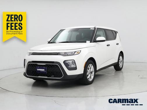 White 2022 Kia Soul LX