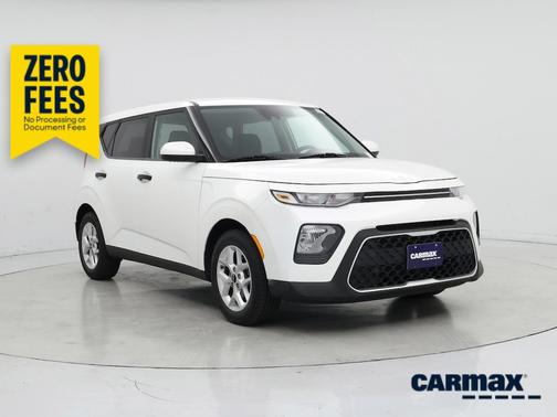 White 2022 Kia Soul LX