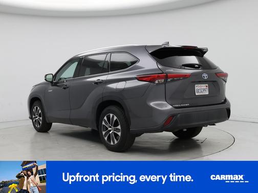 Gray 2021 Toyota Highlander Hybrid XLE