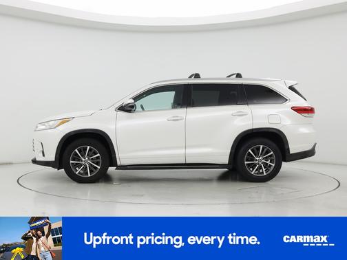 White 2018 Toyota Highlander XLE