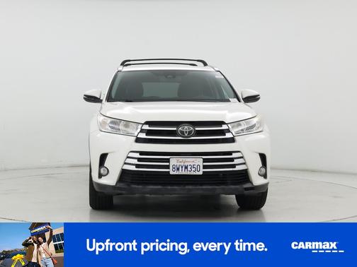 White 2018 Toyota Highlander XLE