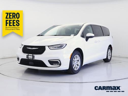White 2023 Chrysler Pacifica Touring L