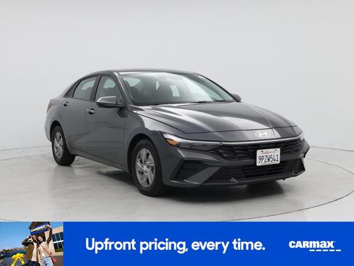 2025 Hyundai ELANTRA SE