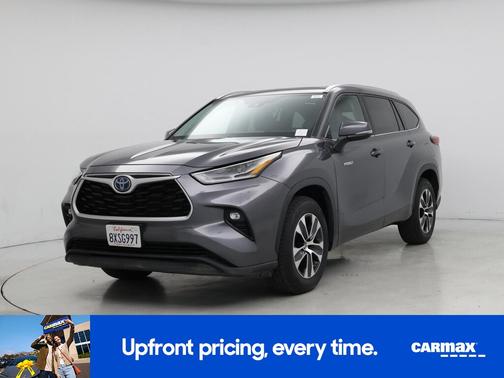 Gray 2021 Toyota Highlander Hybrid XLE