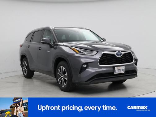 Gray 2021 Toyota Highlander Hybrid XLE