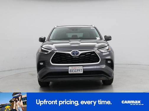 Gray 2021 Toyota Highlander Hybrid XLE