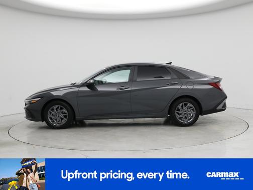 2024 Hyundai ELANTRA SE