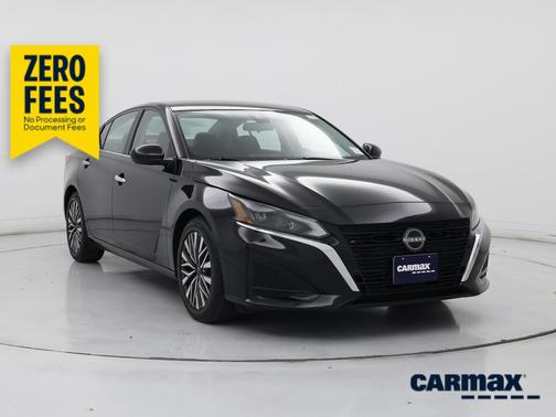 Black 2023 Nissan Altima SV