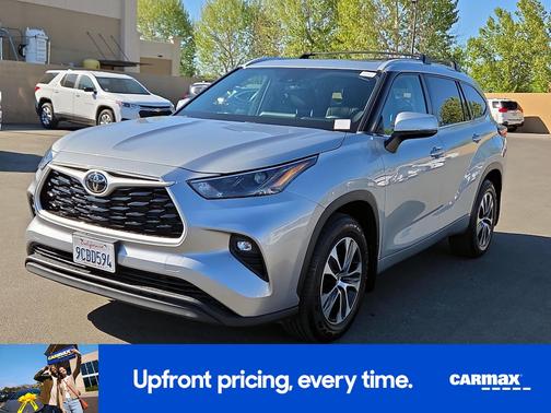 Silver 2022 Toyota Highlander XLE