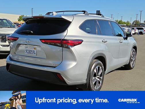 Silver 2022 Toyota Highlander XLE