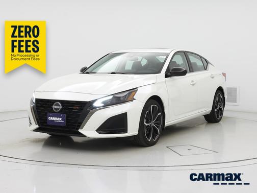 White 2023 Nissan Altima SR