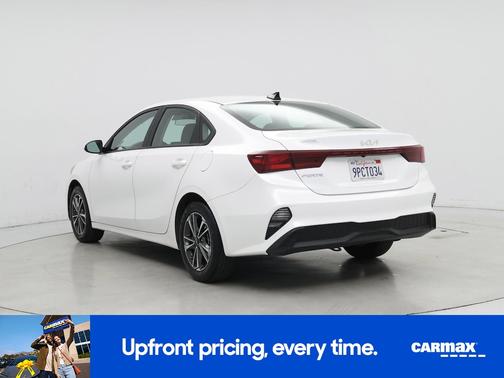 White 2024 Kia Forte LXS
