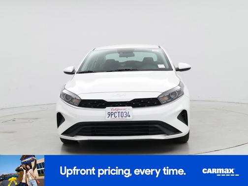 White 2024 Kia Forte LXS