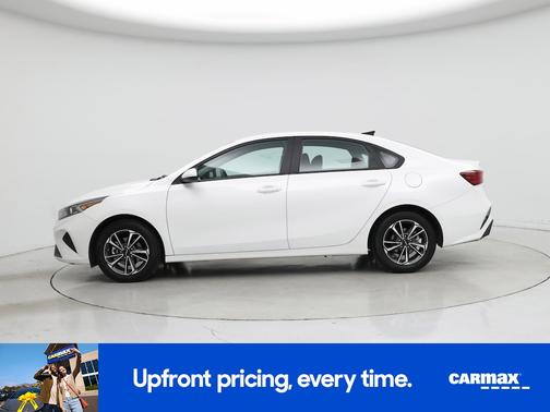 White 2024 Kia Forte LXS