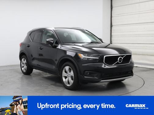 2022 Volvo XC40 T5 Momentum