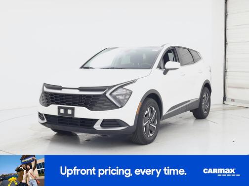 White 2023 Kia Sportage Hybrid LX