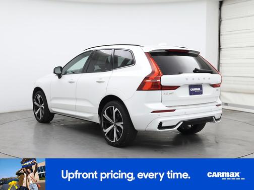 2022 Volvo XC60 B5 R-Design