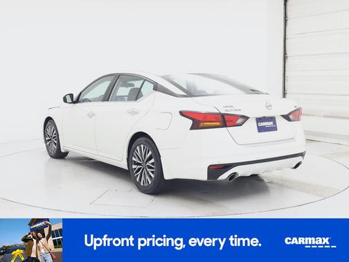 White 2023 Nissan Altima SV