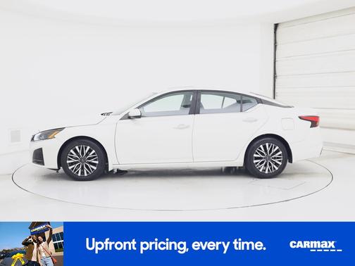 White 2023 Nissan Altima SV